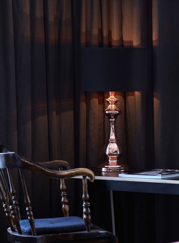 Tischleuchte aus Metall kupfer, Textil schwarz