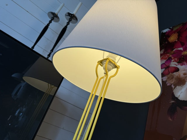 Design-Stehleuchte, moderne Stehlampe in sechs  verschiedenen Farben