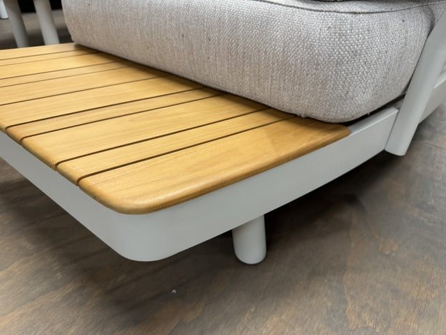 Lounge weiß, Lounge Set zwei Gartensofas, ein Gartencouchtisch, ein Beistelltisch weiß-braun