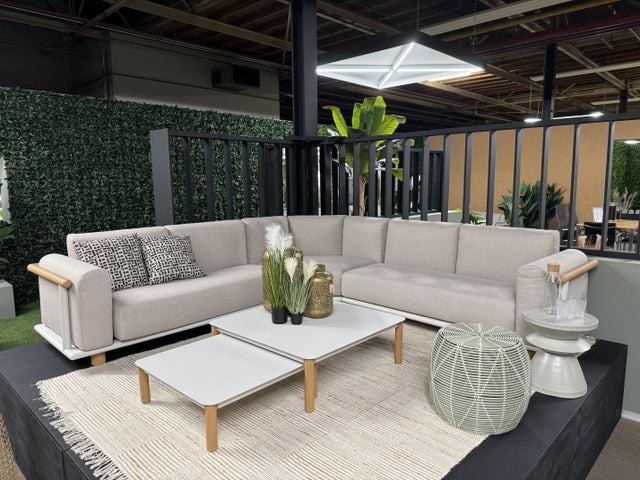 Lounge weiß, Lounge Set zwei Gartensofas, ein Ecksofa zwei Gartencouchtische
