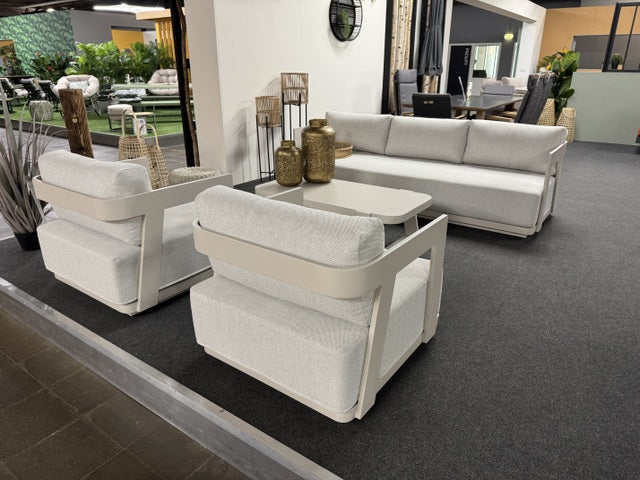 Lounge weiß, Lounge Set ein Gartensofa, zwei Gartensessel und ein Gartencouchtisch weiß