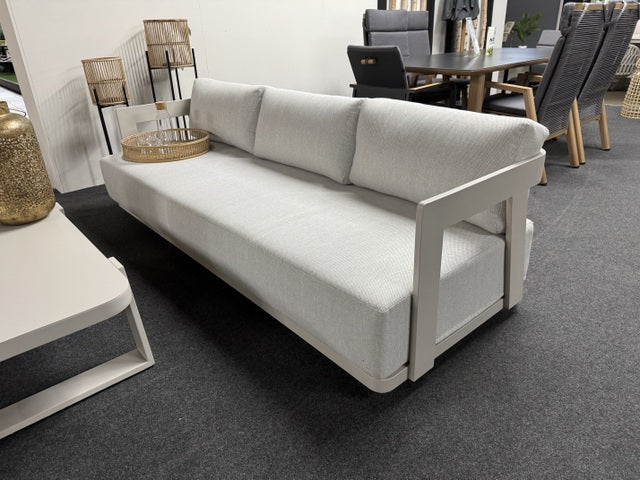 Lounge weiß, Lounge Set ein Gartensofa, zwei Gartensessel und ein Gartencouchtisch weiß