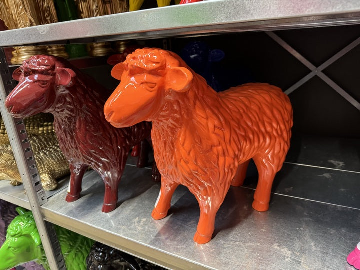 Schaf orange Skulptur, Deko-Schaf orange, Schaf Kunstobjekt, Höhe 41 cm