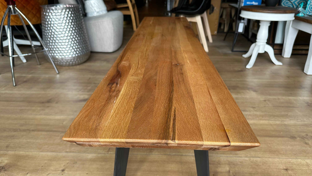 Holzbank mit Metallfüßen aus Massivholz Eiche