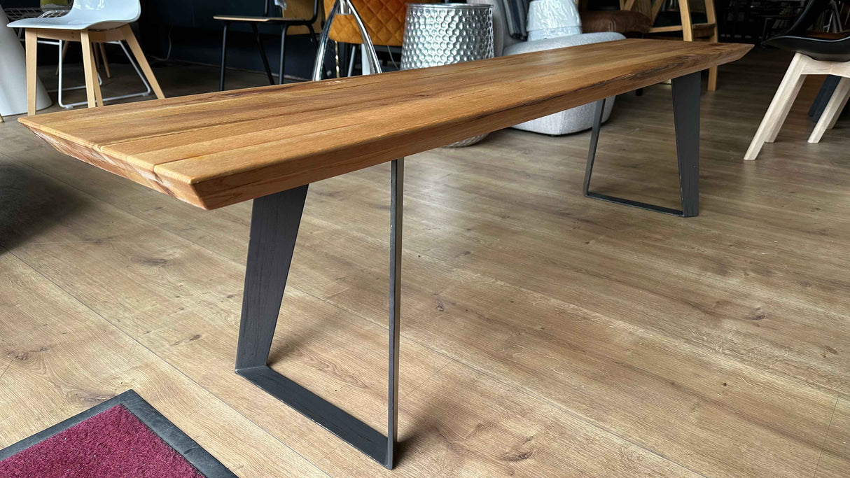 Holzbank mit Metallfüßen aus Massivholz Eiche