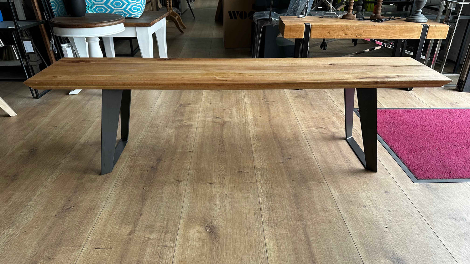 Holzbank mit Metallfüßen aus Massivholz Eiche