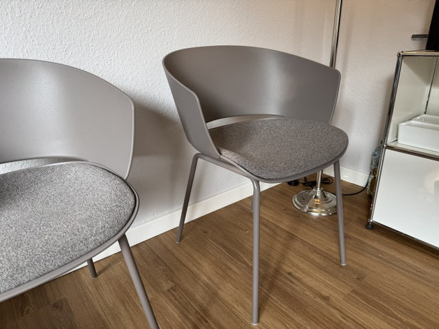 Stuhl grau-taupe gepolstert, Besucherstuhl taupe