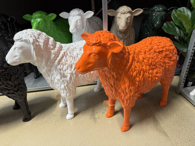 Schaf taupe Skulptur, Deko-Schaf taupe, Schaf Kunstobjekt, Höhe 60 cm