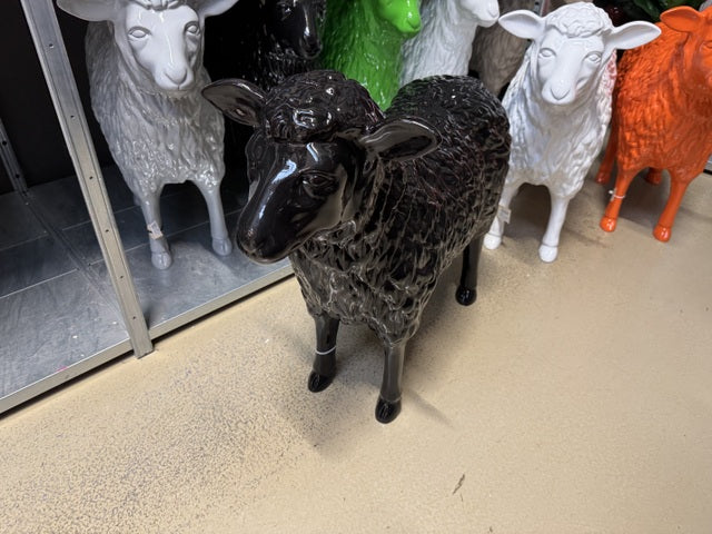 Schaf schwarz Skulptur, Deko-Schaf schwarz, Schaf Kunstobjekt, Höhe 60 cm