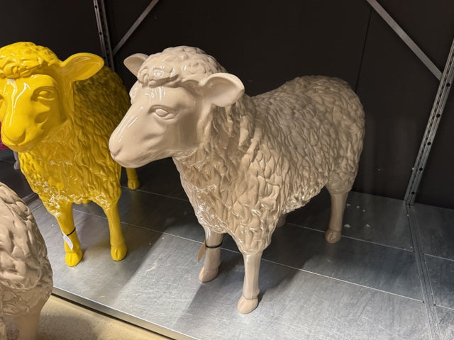 Schaf taupe Skulptur, Deko-Schaf taupe, Schaf Kunstobjekt, Höhe 60 cm
