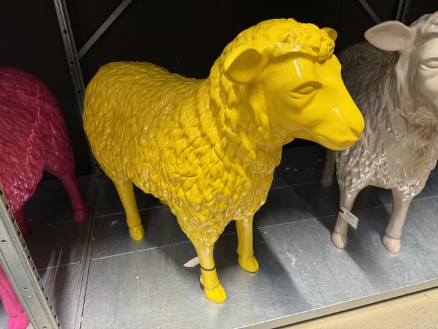 Schaf gelb Skulptur, Deko-Schaf gelb, Schaf Kunstobjekt, Höhe 60 cm
