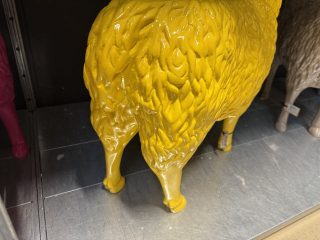 Schaf gelb Skulptur, Deko-Schaf gelb, Schaf Kunstobjekt, Höhe 60 cm