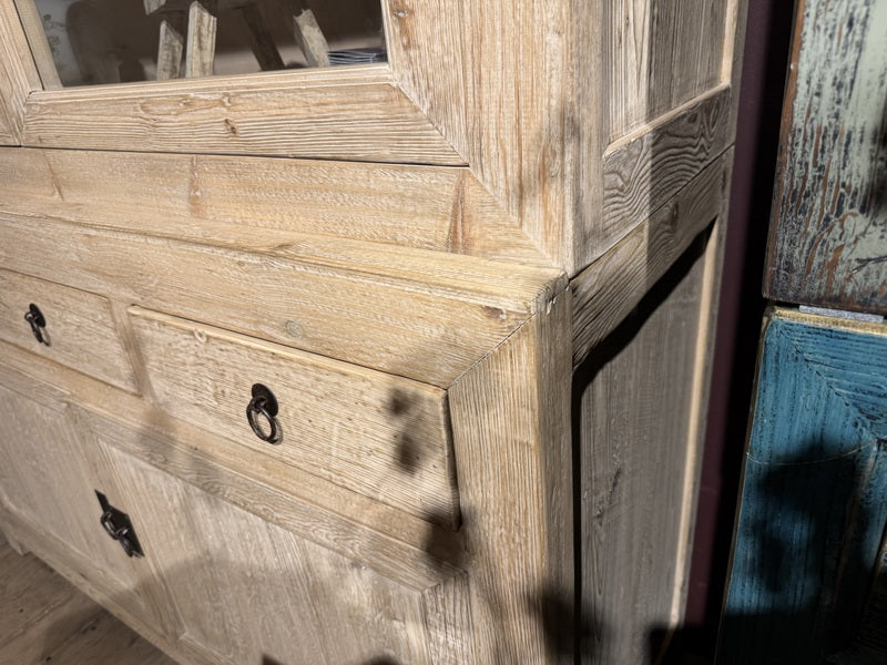 Vitrine Altholz Natur-grau, China Geschirrschrank mit Schubladen Altholz, China-Schrank, Breite 140 cm