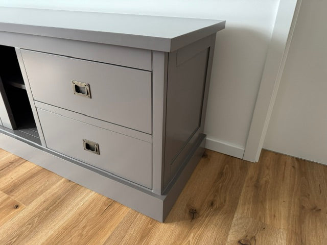 TV Schrank grau Landhaus, Lowboard grau mit Schiebetüren, Breite 250 cm