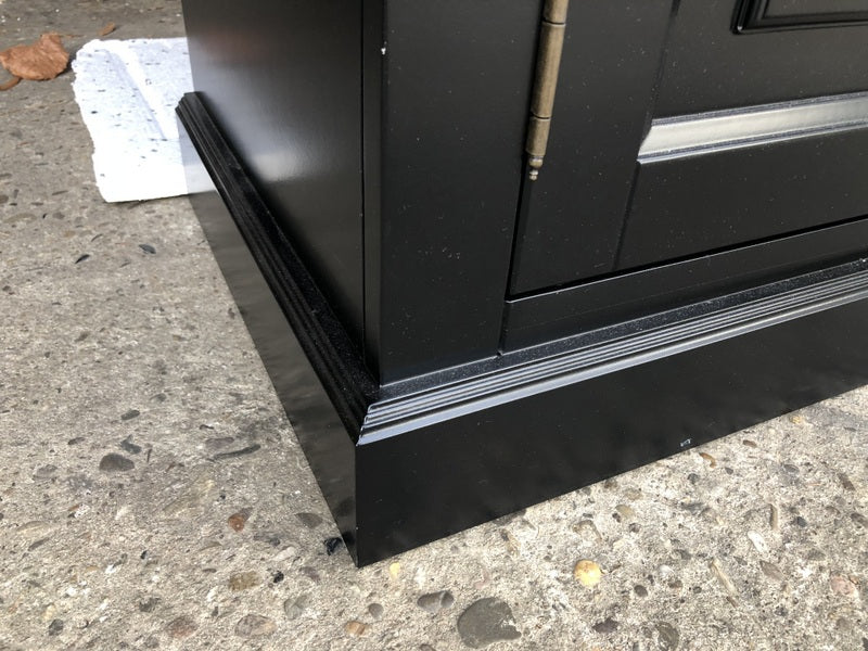 Vitrinenschrank schwarz, Geschirrschrank  schwarzLandhausstil, Vitrine Landhaus  schwarz, Breite 126 cm