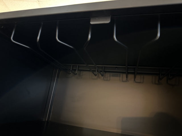 Weinschrank Metall, Weinschrank schwarz, Vitrine Weinschrank schwarz, Breite 66 cm