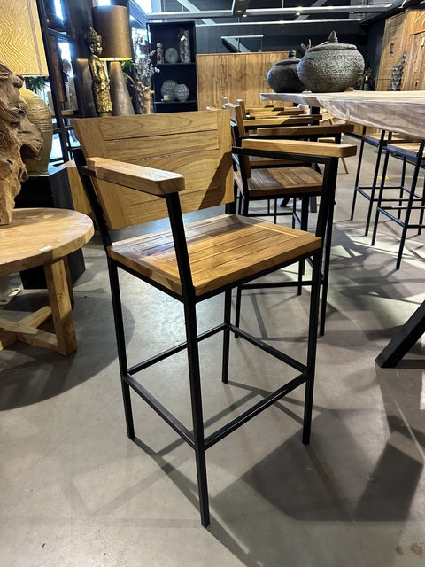 Barstuhl Metall-Holz, Barstuhl mit Armlehne Industriedesign, Sitzhöhe 75 cm