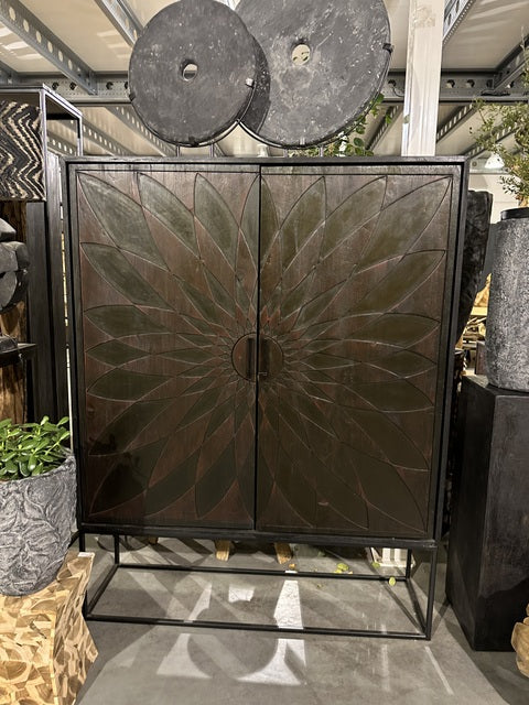 Wohnzimmerschrank schwarz Handarbeit Schnitzerei Holz, Schrank braun Schnitzerei Naturholz, Breite 140 cm