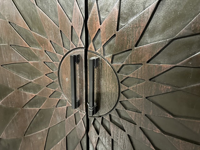 Wohnzimmerschrank schwarz Handarbeit Schnitzerei Holz, Schrank braun Schnitzerei Naturholz, Breite 140 cm