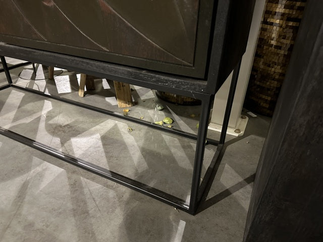 Wohnzimmerschrank schwarz Handarbeit Schnitzerei Holz, Schrank braun Schnitzerei Naturholz, Breite 140 cm