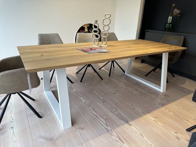 Esstisch Eiche massiv Tischplatte, Tisch weiß Metall-Gestell , Esstisch Eiche massiv, Länge 220 cm