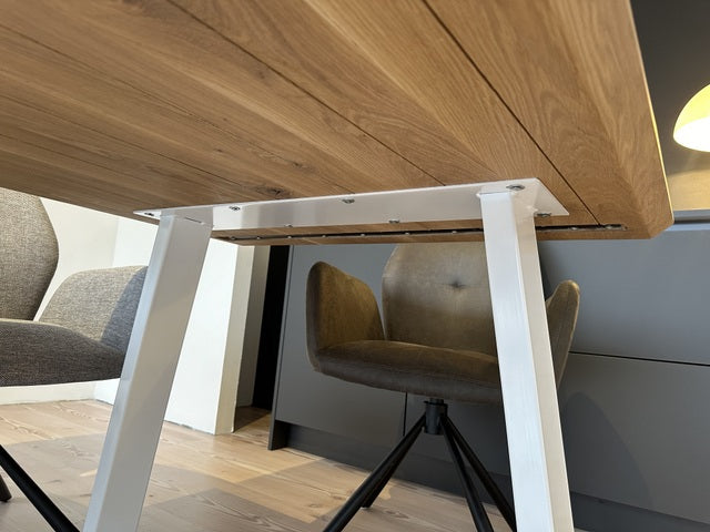 Esstisch Eiche massiv Tischplatte, Tisch weiß Metall-Gestell , Esstisch Eiche massiv, Länge 180 cm