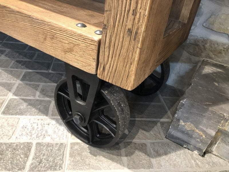 Bücherregal Altholz, Regal Altholz auf Rollen Industrie, Regal auf Rädern Metall Holz, Breite 180 cm