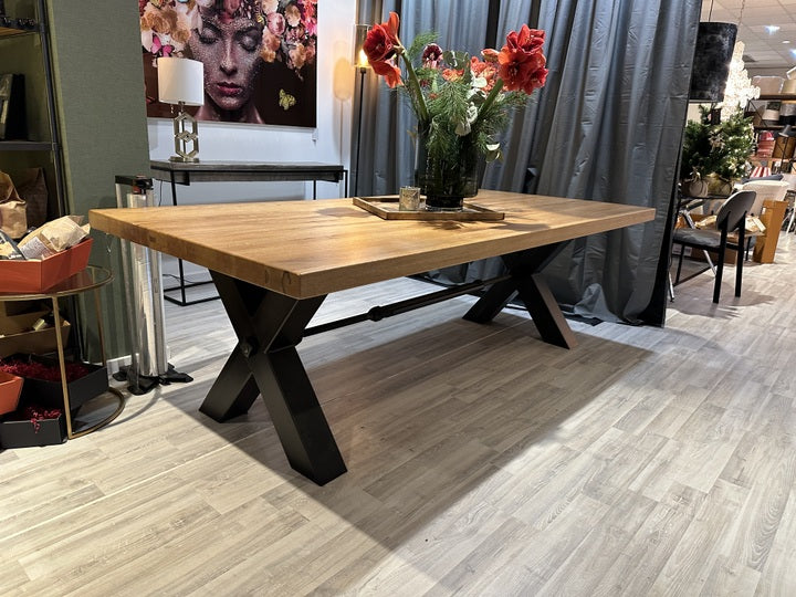 Esstisch massiv Eiche, Tisch Industriedesign Gestell aus Metall, Tisch Eiche massiv, Maße 280 x 100 cm