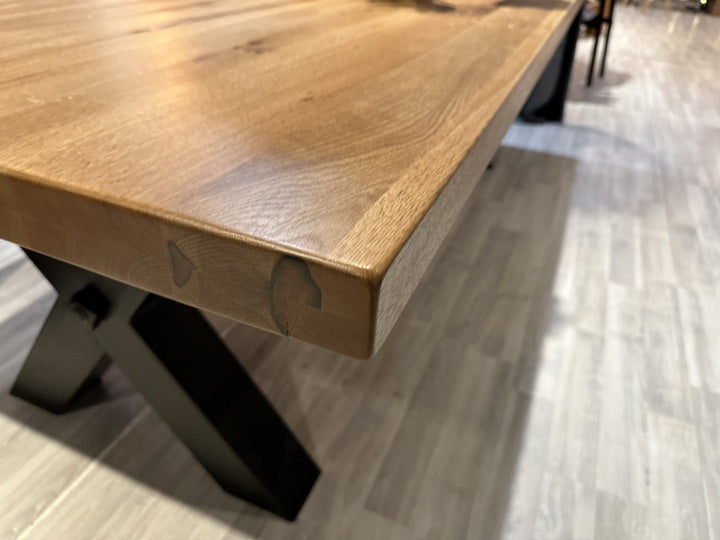 Esstisch massiv Eiche, Tisch Industriedesign Gestell aus Metall, Tisch Eiche massiv, Maße 280 x 100 cm