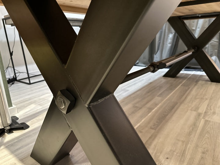 Esstisch massiv Eiche, Tisch Industriedesign Gestell aus Metall, Tisch Eiche massiv, Maße 280 x 100 cm
