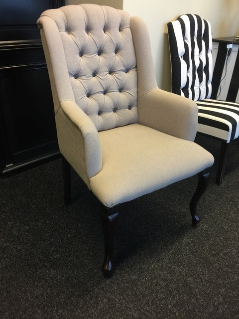 Stuhl gepolstert in verschiedenen Farben, Stuhl mit Ring Chesterfield Farbe Sand