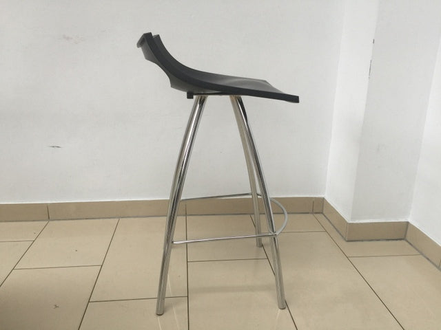 Design Barhocker schwarz, Barstuhl schwarz verchromtes Gestell, Sitzhöhe 80 cm