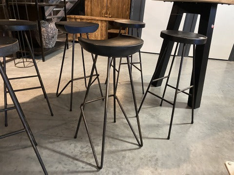 Barhocker schwarz Industriedesign, Tresenhocker Holz-Metall, Sitzhöhe 81 cm