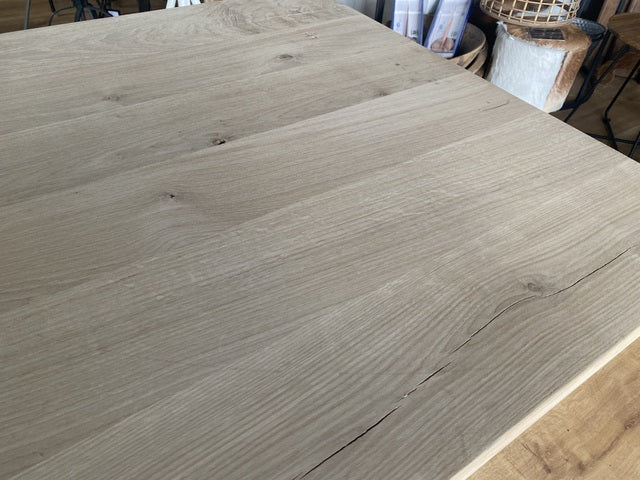 Bistrotisch Eiche, Tisch Edelstahl-Gestell,  Tischplatte Eiche, Maße 80x80 cm