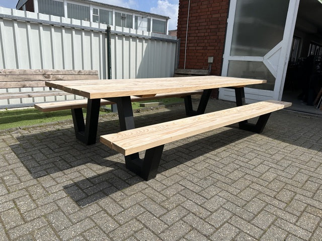 Gruppensitzbank Naturholz-schwarz, Sitzgruppe schwarz, Picknick Sitzgruppe Massivholz, Gartentisch mit Bank Holz, Picknickbank Holz, Breite 220 cm