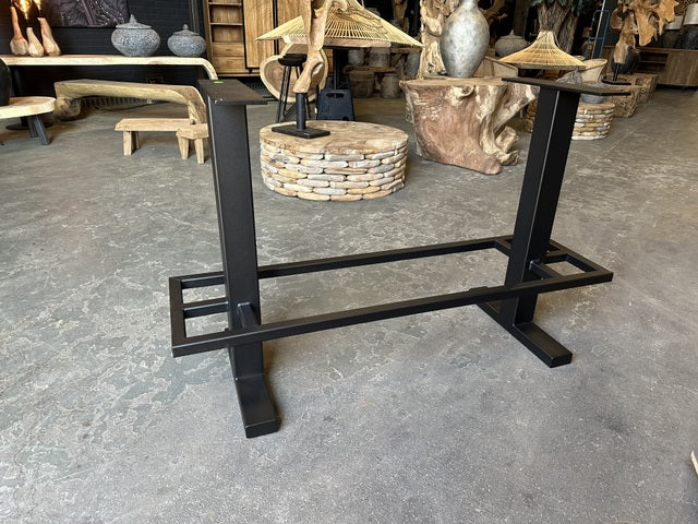 Bartischgestell schwarz, Tischgestell für eine Bartisch, Bartischfüße schwarz,  Breite 180 cm