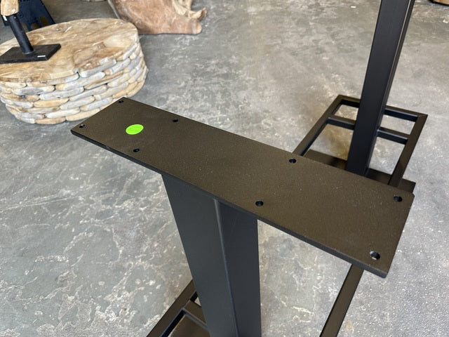 Bartischgestell schwarz, Tischgestell für eine Bartisch, Bartischfüße schwarz,  Breite 180 cm