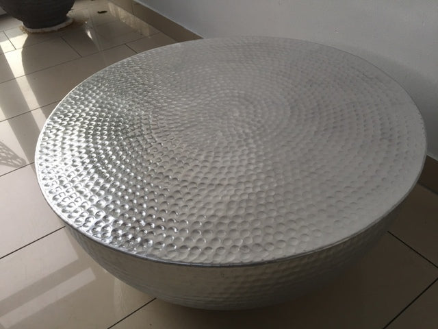 Couchtisch rund silber, Couchtisch Aluminium Hammerschlag-Optik, Ø 68 cm