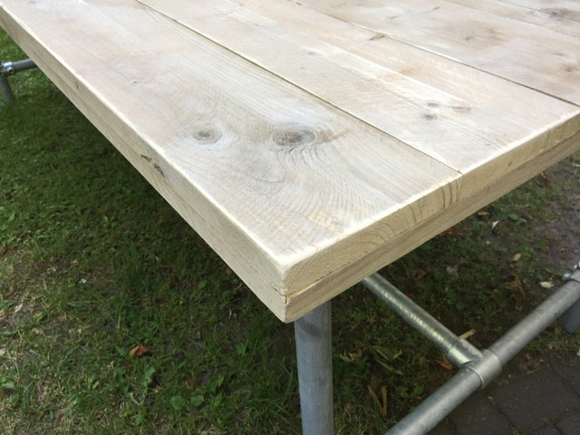 Esstisch im Industriedesign, Gartentisch, Tisch mit Tischbeinen aus Metall, Länge 220 cm