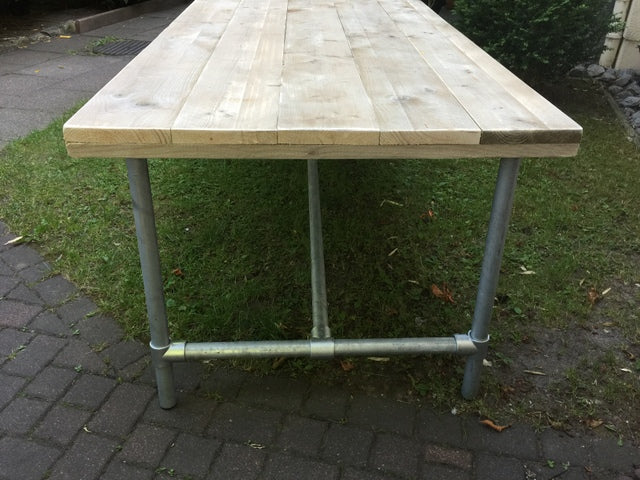 Esstisch im Industriedesign, Gartentisch, Tisch mit Tischbeinen aus Metall, Länge 220 cm
