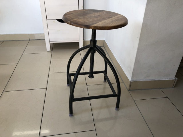 Hocker schwarz Metall-Gestell, Hocker höhenverstellbar Industriedesign