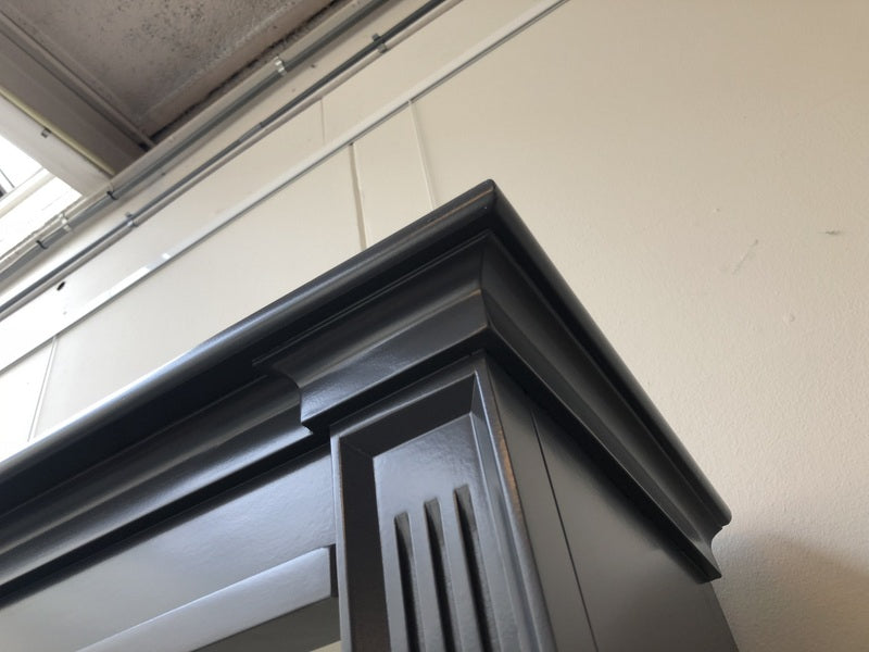 Bücherschrank anthrazit-weiß Landhausstil, Schrank schwarz Landhaus, Bücherschrank weiß in fünf Farben