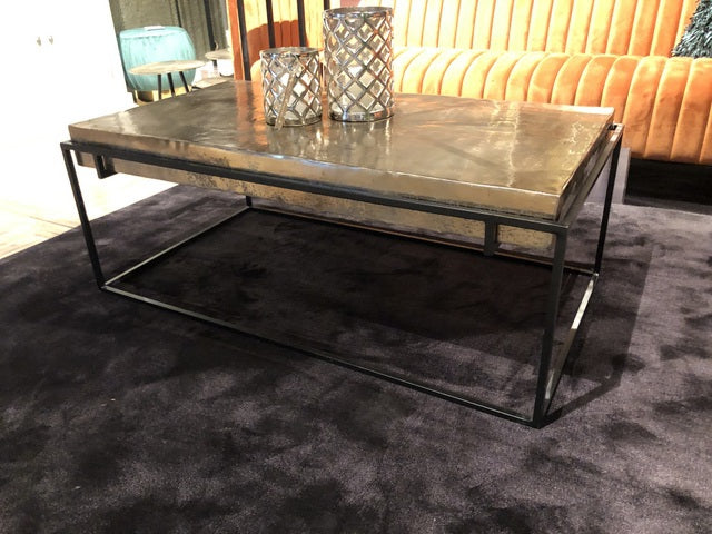 Couchtisch Metall, Tisch schwarz Metall, Couchtisch Industriedesign