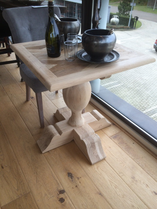 Bistro Tisch Massivholz, Maße 70x70 cm