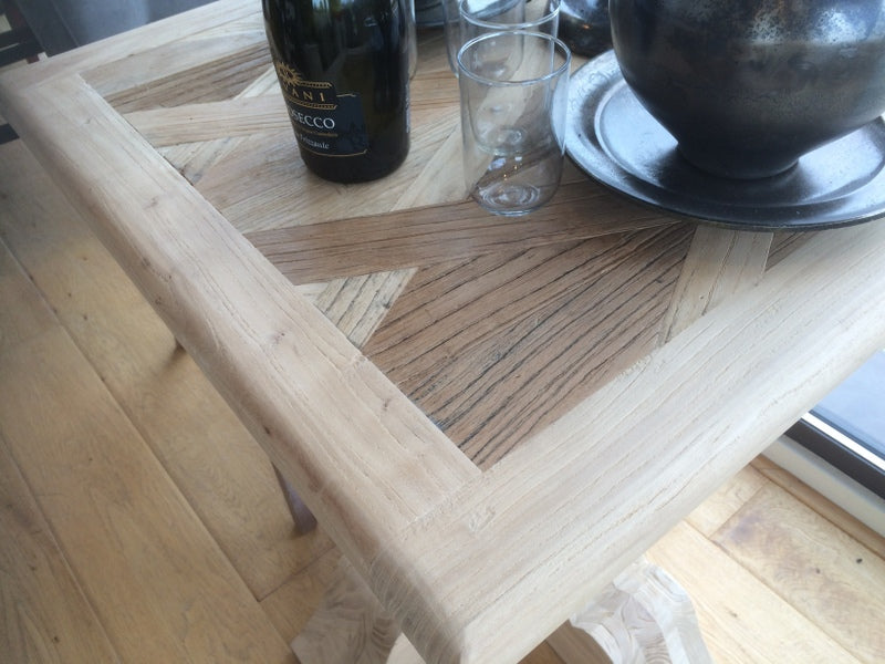 Bistro Tisch Massivholz, Maße 70x70 cm