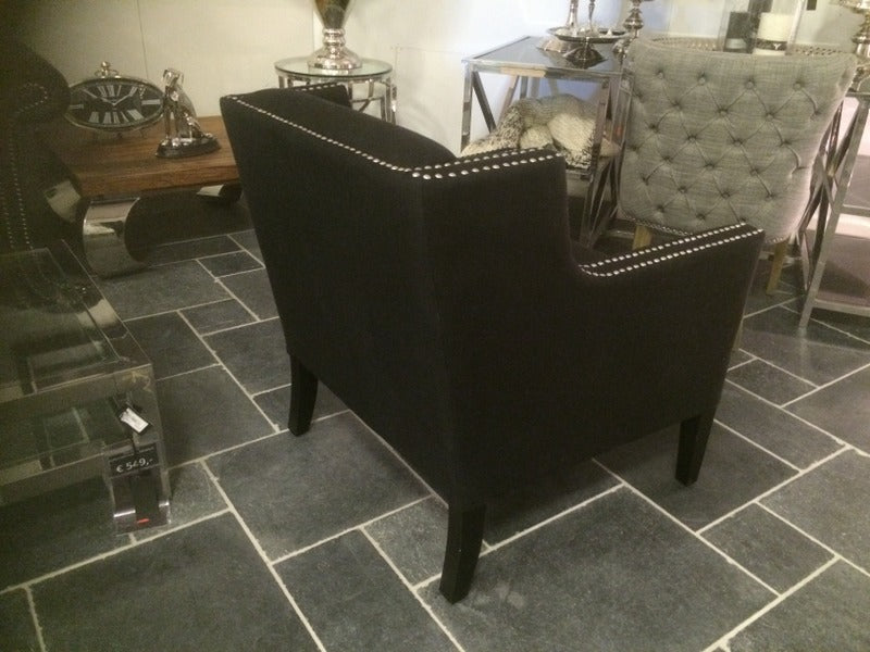 Sessel mit Nieten schwarz gepolstert