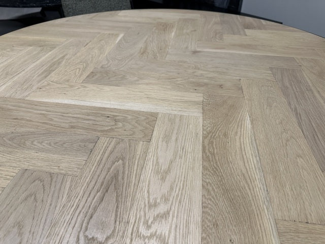 Runder Tisch Fischgrätmuster, Tisch rund Fischgrätmuster, Durchmesser 140 cm