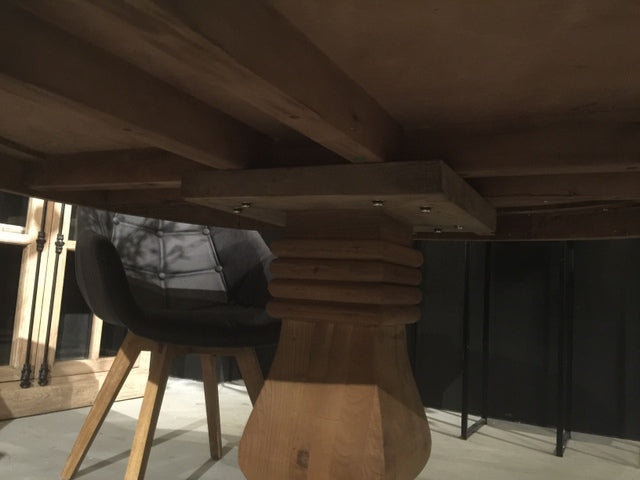 Runder Tisch Altholz, Esstisch rund Altholz, Tisch im Landhausstil, Durchmesser 135 cm