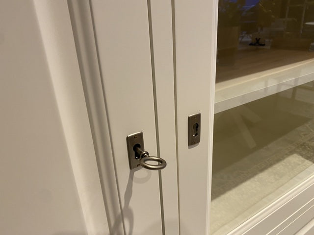 Higboard weiß Landhaus, Schrank weiß Landhaus, Geschirrschrank weiß Landhausstil, Höhe 154 cm