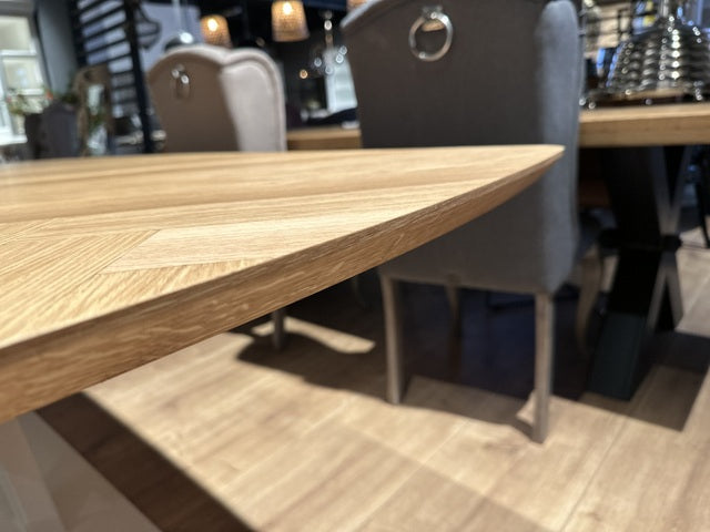 Esstisch Fischgrätenmuster, Tisch Eiche furniert, Eichen Tischplatte Fischgrätenmuster, Länge 220 cm